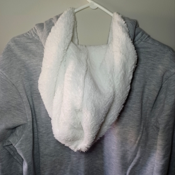 La Vie En Rose Faux Sherpa Hoodie - Picture 10 of 12